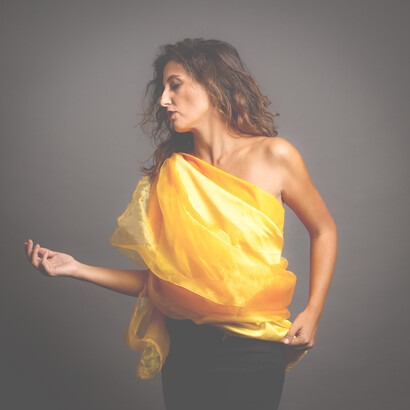 Elena Paparusso e 'Anatomy of the Sun': il nuovo album. L'album di Elena Paparusso presenta collaborazioni con talentuosi musicisti come Domenico Sanna e Francesco Poeti