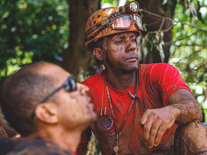 O cansaço dos bombeiros brasileiros após semanas de trabalho para resgatar vítimas de um dos maiores desastres ambientais de Brumadinho, Minas Gerais, Brasil