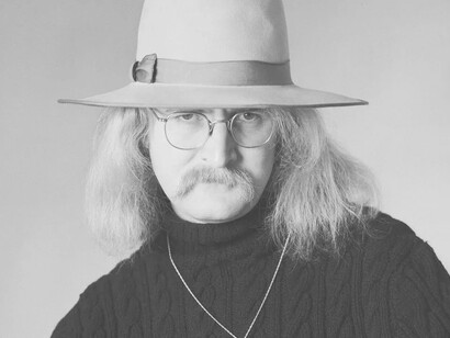 Richard Brautigan ha saputo proprio cogliere quell’interstizio invisibile, ma così ingombrante, che popola il nostro spettro emotivo