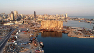 Así se ve hoy la zona portuaria luego de la impresionante explosión que destruyó parte del puerto de Beirut el 4 de agosto de 2020