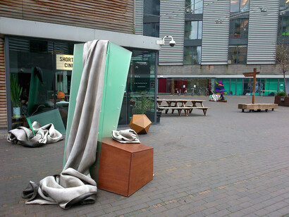 Frances Richardson, Loss of object and bondage to it; Fig. 2 (2015). SCULPTURE AT Bermondsey Square. Image courtesy VITRINE