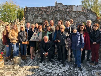 Consegna opera dell’Associazione Les 3R al Dis-ORDINE a La Maison Picassiette