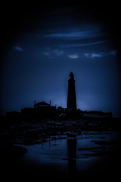 Phare. Un phare doit pouvoir être vu à une certaine distance par les marins et calculée avant sa construction
