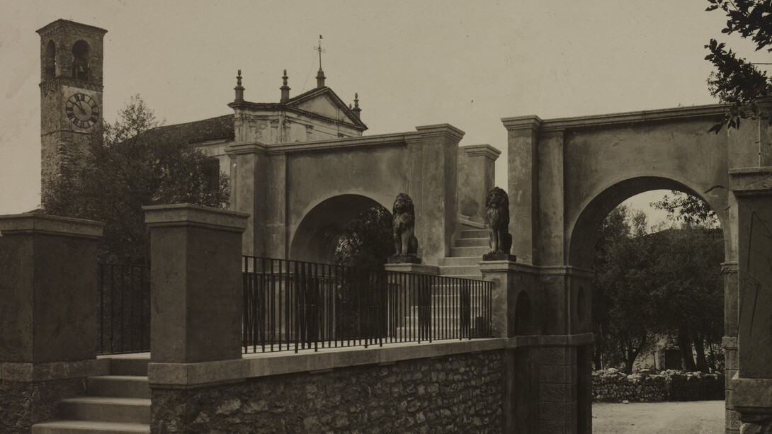 Gardone Riviera (Brescia). L’ingresso del Vittoriale dal lato interno nel 1928