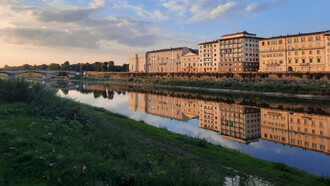 Firenze, sull'argine dell’Arno, punto di partenza del teatro itinerante © Giovanna Pezzullo