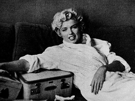 Marilyn Monroe dans une photo très similaire à celle historique prise par Elliott Erwitt, vers 1954. Photo de Myron Ehrenberg
