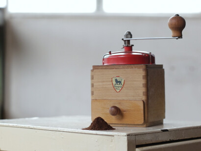Ruaidhri Ryan Belt Craft Studios (2014) Film still. Courtesy the artist.