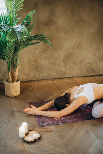 Ioga. Pratique ioga, para melhora de postura, ganhar flexibilidade, obter relaxamento físico e mental