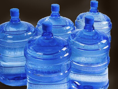 La ciencia empieza a reportar micro y hasta nanoplásticos en diferentes aguas empaquetadas en el mundo. Aquí, donde millones beben a diario botellones, casi no medimos su presencia de forma pública