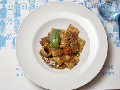 Paccheri con pomodorini del Piennolo, olive di Gaeta e pesto. Ph: Fabrizio Gaeta