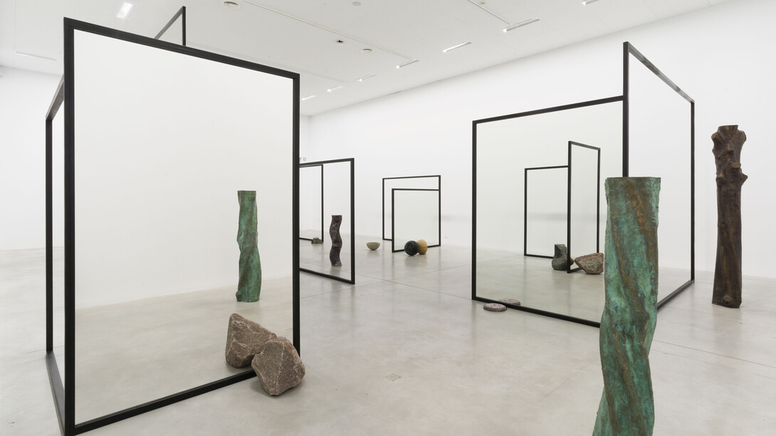 Alicja Kwade, Dusty die, exhibition view. Courtesy of M-Museum Leuven