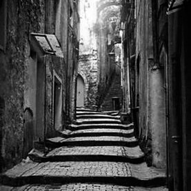 I gradoni dei vecchi vicoli