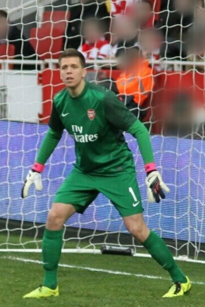 Nel 2019/20 ha ricevuto il premio come miglior portiere della Serie A, consolidandosi come uno dei migliori nel suo ruolo