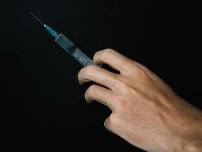 Los anticuerpos monoclonales como el nirsevimab representan una herramienta innovadora que protege a todos los lactantes con una sola dosis