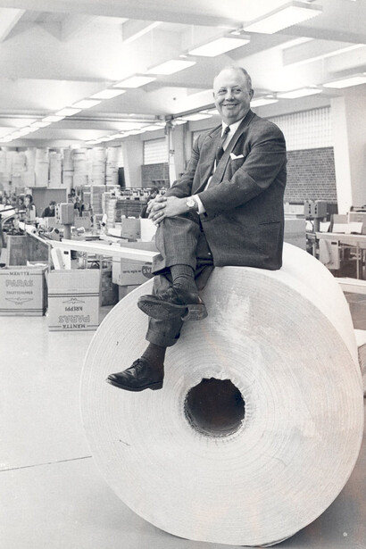Generaldirektor R. Erik Serlachius in der Papierfabrik Mänttä, 1961, Serlachius, Fotosammlung. Mit freundlicher Genehmigung des Serlachius Museums