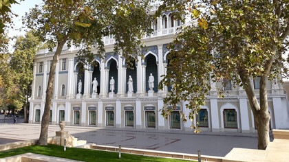 Baku, Azerbaijan. Esplora Baku: Un mix unico di antico e moderno nell'Azerbaijan