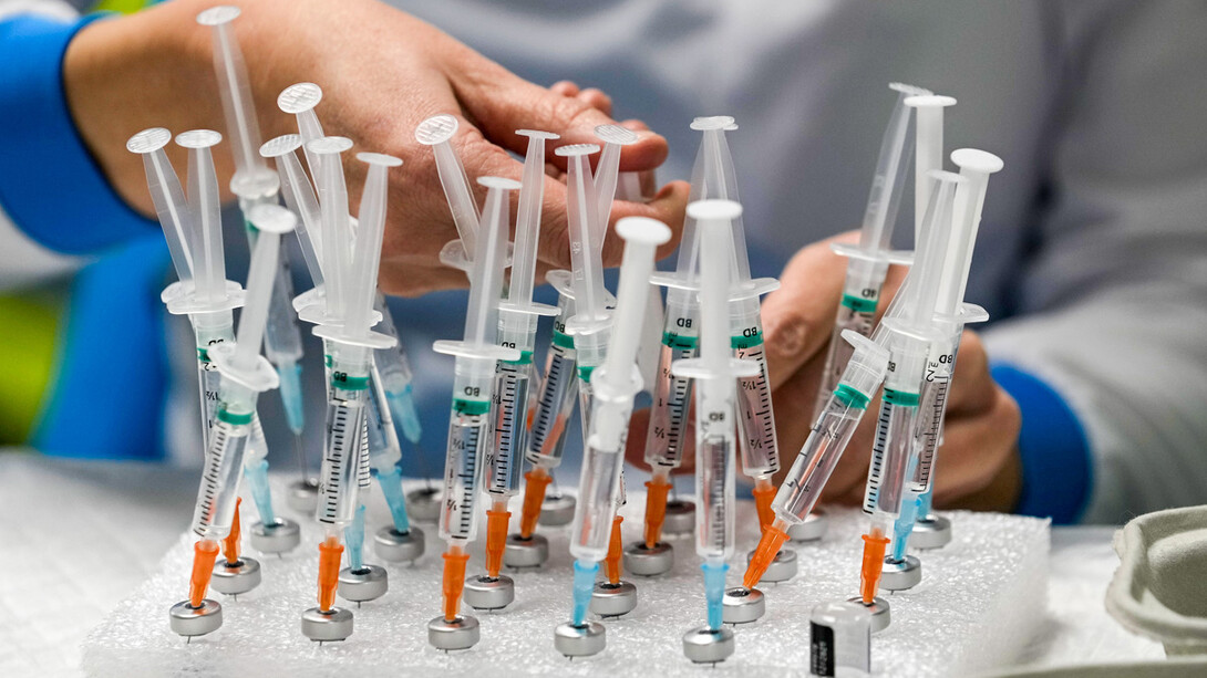 Covid-19. Not only vaccines, but also the natural immunity that is produced by a previous infection will help prevent more serious symptoms, including death