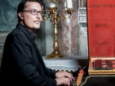 Giacomo Benedetti, clavicembalista, organista, è impegnato nella ricerca,nell’interpretazione e nella diffusione della musica antica