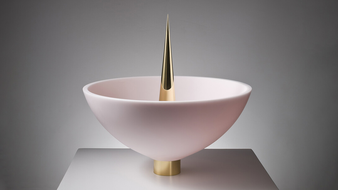 Ludovico Bomben, Acquasantiera, 2015, corian and brass, cm 40 x 32 x 32. Ph Marco Diodà. Courtesy the artist