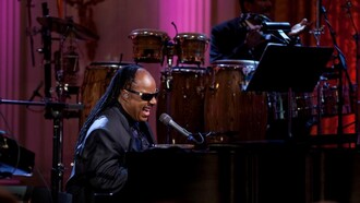 Stevie Wonder, in foto, aveva solo 11 anni quando nel 1961 firma un contratto con la Motown Records