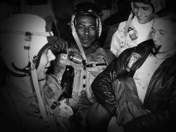 Jesse LeRoy Brown (1926-1950) fue el primer aviador naval afroamericano en la Armada de los Estados Unidos. Recibió la Cruz de Vuelo Distinguido