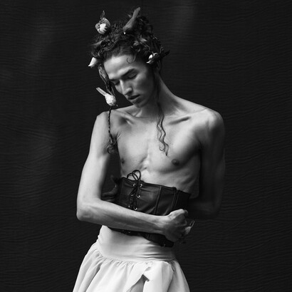 Christian Colorado a trouvé un espace d’expression où le style urbain, l’expérimentation et la diversité culturelle se fondent dans chaque pièce