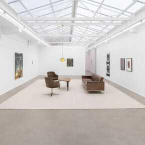 Various artists, Secret skins, exhibition view. Courtesy of Rodolphe Janssen Gallery