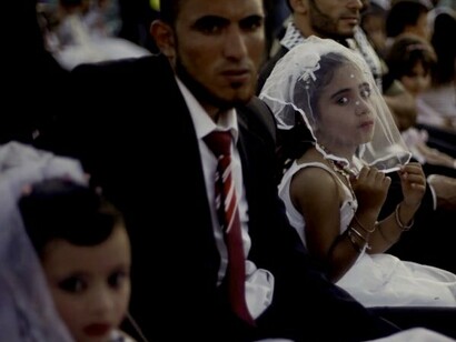 Cada cierto tiempo, estas fotos vuelven a ser publicadas por algún medio, pero manipulando la realidad al presentar a las niñas como las propias novias