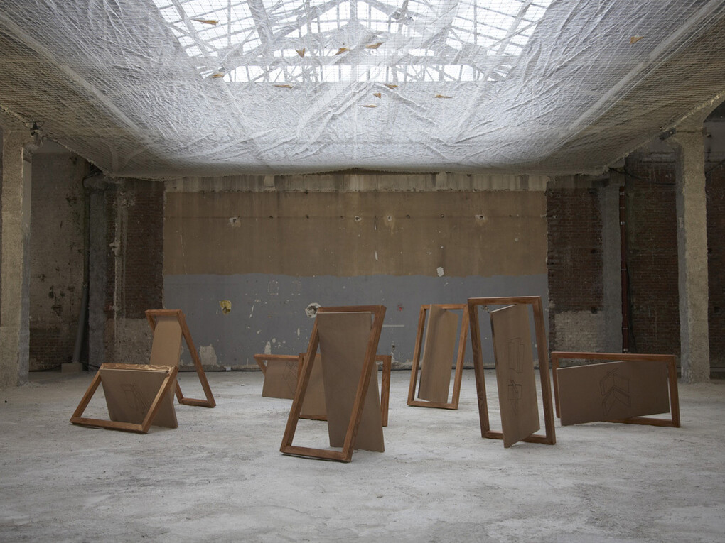Jérôme Allavena, Si et seulement si (Huit pièces), 2010, Huit sculptures, bois, acrylique, 145 x 80 cm