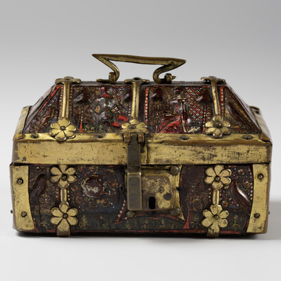 Coffret de mariage, Italie ; XIVe siècle, Bois, cuir, argent doré, soie, H.8 cm ; L.14 cm ; P.8 cm, Cologne, Museum Schnütgen. C 11 © Rheinisches Bildarchiv Köln / Museum, Schnüttgen / Marion Mennicken