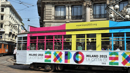 Tranvía anunciando la Expo 2015 por las calles de Milán