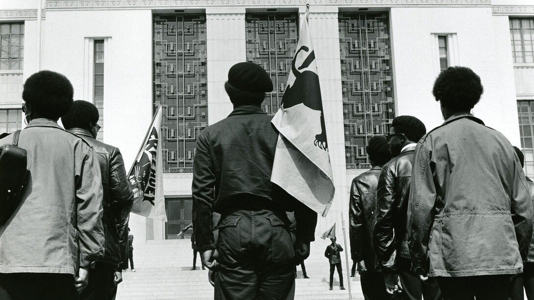 Ruth-Marion Baruch y Pirkle Jones. Manifestación en Alameda Court House durante el juicio de Newton, 1968. Pirkle Jones F.