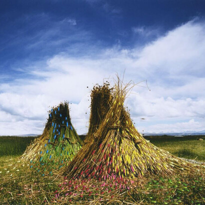 Scarlett Hooft Graafland, Haystacks, 2017 (c) Scarlett Hooft Graafland, Courtesy of Flowers Gallery London and New York
 