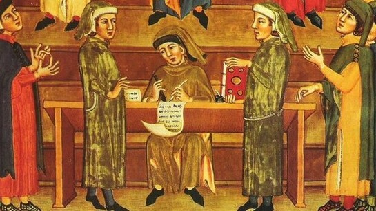 Estudo de um notário em um manuscrito do século XIV em Perugia, pintura medieval de autor desconhecido. Na Idade Média surgiram os primeiros cartórios na Europa, que desempenharam um papel crucial na elaboração e preservação de documentos legais. A prática de manter registros formais de propriedades e transações tornou-se mais elaborada à medida que as das sociedades se complexificaram. A "escuridão" atribuída à Idade Média é frequentemente um estereótipo baseado em uma visão eurocêntrica e iluminista da história, que contrasta a suposta irracionalidade e estagnação do período medieval com o progresso e a racionalidade da modernidade. Essa visão foi criticada por historiadores contemporâneos que ressaltam a riqueza cultural e intelectual da Idade Média