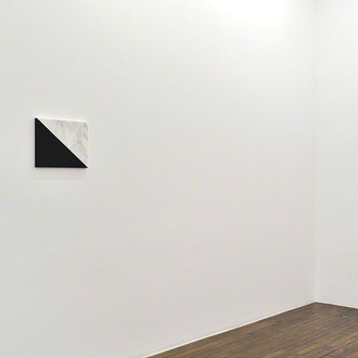 Monuments Offerts. Courtesy of Galerie Thomas Bernard