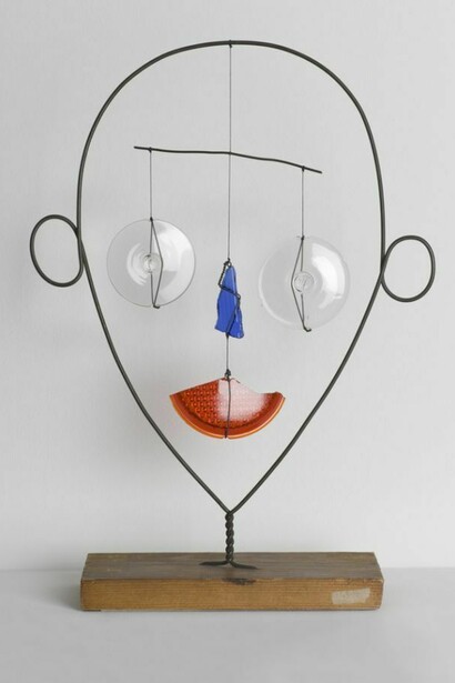 Alexander Calder, Little Face, c. 1943. Museum of Contemporary Art Chicago, the Leonard and Ruth Horwich Family Loan. © 2013 Calder Foundation, New York / Artists Rights Society (ARS), New York. Photo: Nathan Keay, © MCA Chicago.