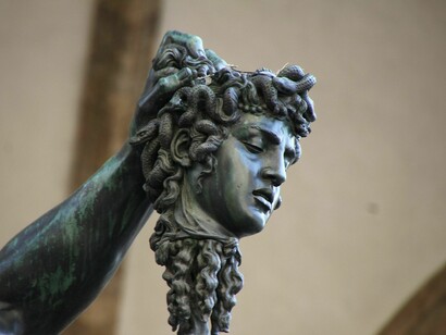 Dettaglio della testa di Medusa del Perseo di Benvenuto Cellini, Loggia dei Lanzi,Firenze, Italia