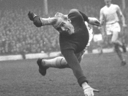Bert Trautmann, portiere del Manchester City, negli anni '50