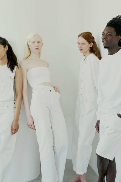 Na moda podemos esperar que esses tons menos saturados e tons de branco sejam bem presentes nas campanhas das marcas mais atualizadas desse meio, incluindo as grandes redes de roupas rápidas que entregam peças em um prazo curto com qualquer temática