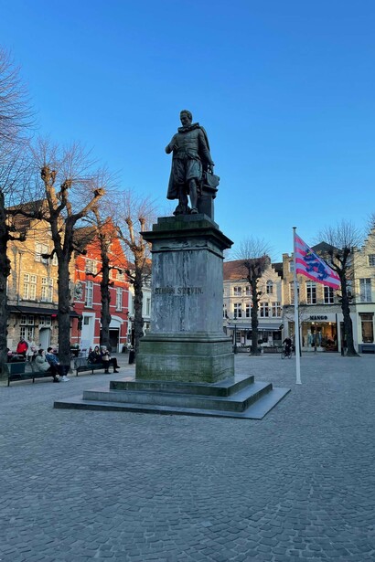 Simon Stevinplein (Simon Stevin Square)
