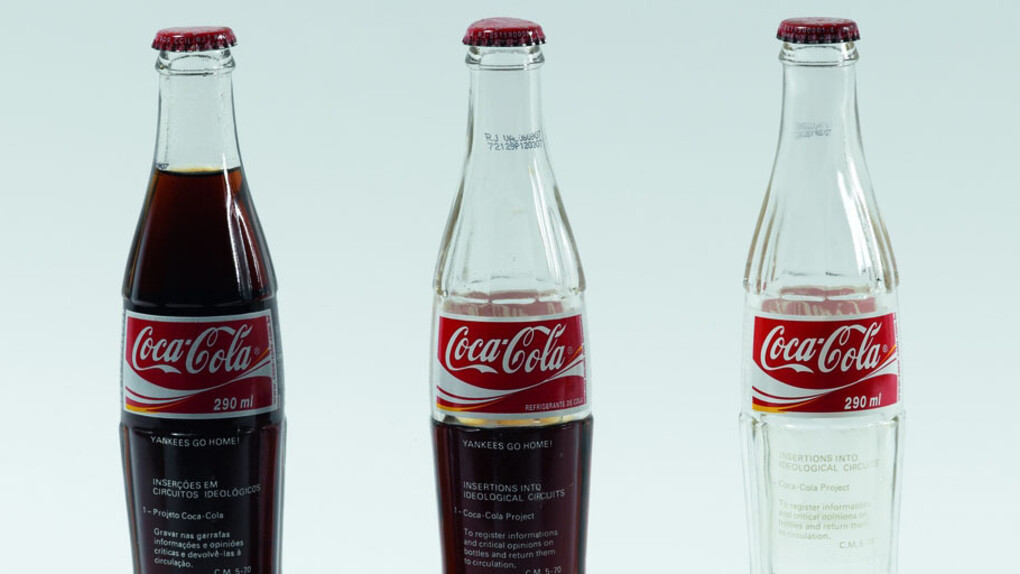 Cildo Meireles, Inserções em circuitos ideológicos: 1-Projeto Coca-Cola, 1970
© The artist, Daros Latinamerica Collection, Zürich, Foto/photo: Axel Schneider