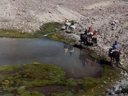 La cabalgata hacia el Valle de las Lágrimas, el lugar del accidente. Arrancamos temprano, desayunamos y partimos. Fueron, al menos, cinco horas de cabalgata hasta llegar al sitio.
Cordillera de los Andes, Argentina