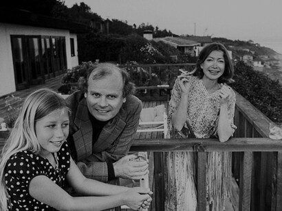 Joan Didion con su hija, Quintana, y su esposo, John Gregory Dunne