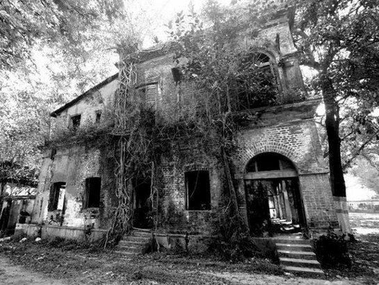Prabir Purkayastha 'The Reformatory', Colonial period structure, Calcutta, 2013 Hahnemuhle archival Harman Matt Cotton Smooth museum-grade paper 20 x 30" Edition 1/6