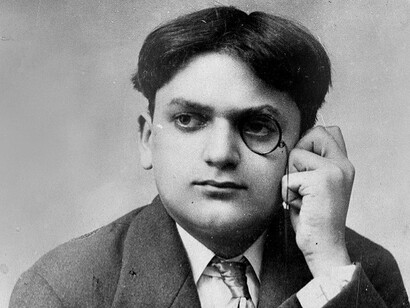 O jovem Câmara Cascudo. A procura da base científica oferece uma curiosa na ambivalência: ao mesmo tempo que o naturalista nordestino acata especialistas renomados, desde Plínio, Buffon e Cuvier, tem o prazer de contestá-los, com ironia, ao exibir resultados de sua “pesquisa” no âmbito brasileiro
