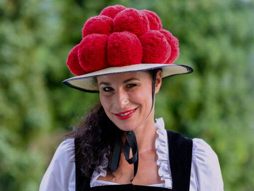 Longe dos mares, no sudoeste da Alemanha, as mulheres dessa região deveriam usar chapéus com quatorze pompons cada, confeccionados no topo