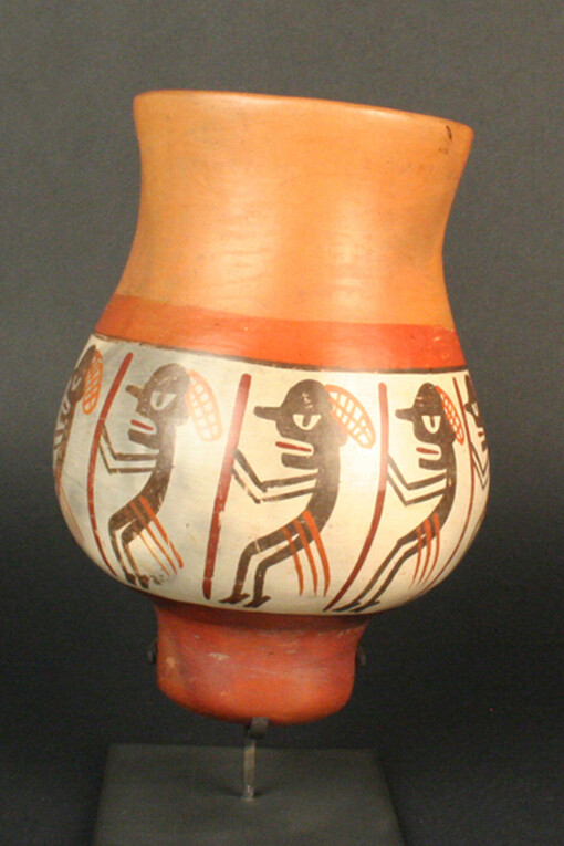 Tambor

Materiales: Cerámica

Intermedio Temprano 100 a.C.- 700 d.C.

Medidas: 210 mm de alto