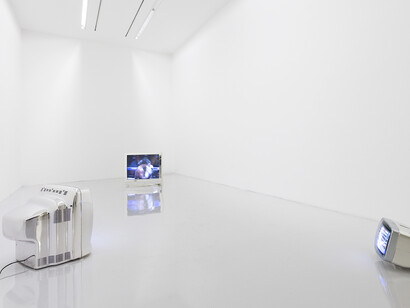 Paul Pfeiffer, View of the exhibition “Desiderata” at Perrotin Paris (March 17 – May 26, 2018) ©Photo: Claire Dorn / Courtesy Perrotin