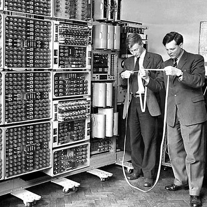 Turing computer WWII deciphering  Enigma 