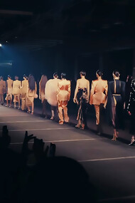 Drawing on old Hollywood glamour and the showgirl as a modern goddess, the collection reframes a familiar cultural cliché. It merges Mugler’s heritage with a personal quest to reconcile contrasting forces and reignite the house’s iconoclastic power